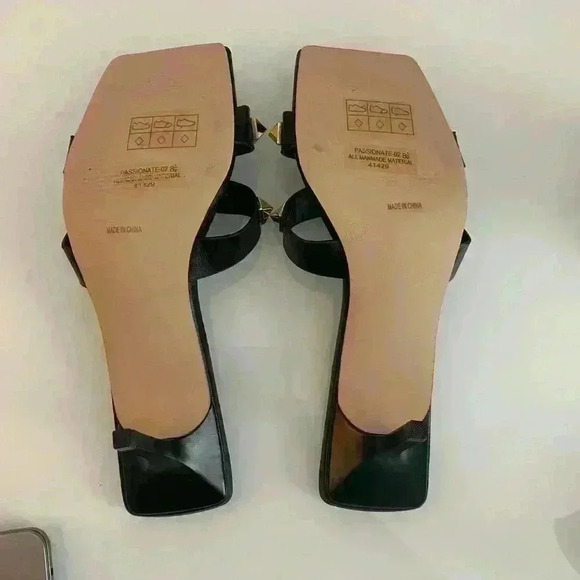 Anne Michelle Kitten Heels Square Toe Black with Gold Studs Size 8.5 Edgy NEW - Picture 4 of 4